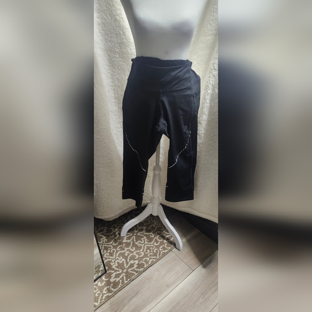 Champion Black Capri Leggings with Contrast Stitching Size: XL